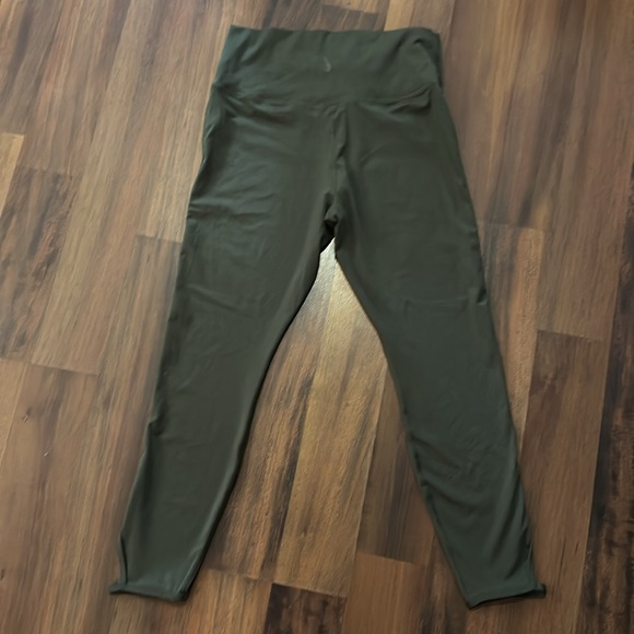 Nike Army Green Crossbody Mid Rise Waist Leggings Size Lg Workout, Activewear - Picture 2 of 11